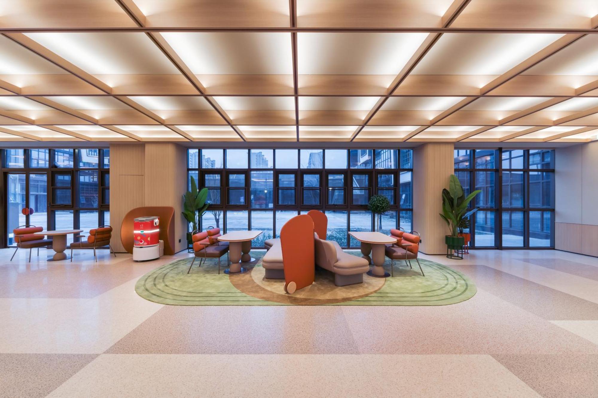 Hotel Orange Lingang New Wanda Plaza Shanghai